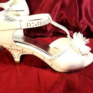 NIB DREAM PAIRS GIRLS SANDALS LOW HEEL DRESS PUMP ANKLE T STRAP FLOWER SHOES